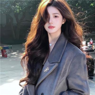 女孩的钓鱼慢活